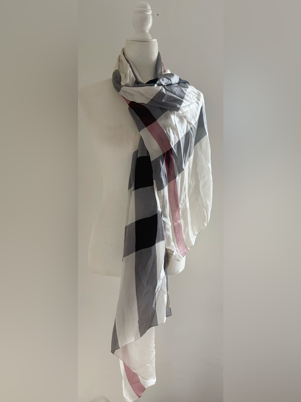 Burberry Nova Check 100% Silk Shawl Wrap Scarf Plaid Made in Italy